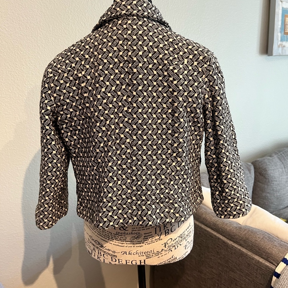 Chic Black and White Tweed Jacket - Picture 5 of 8